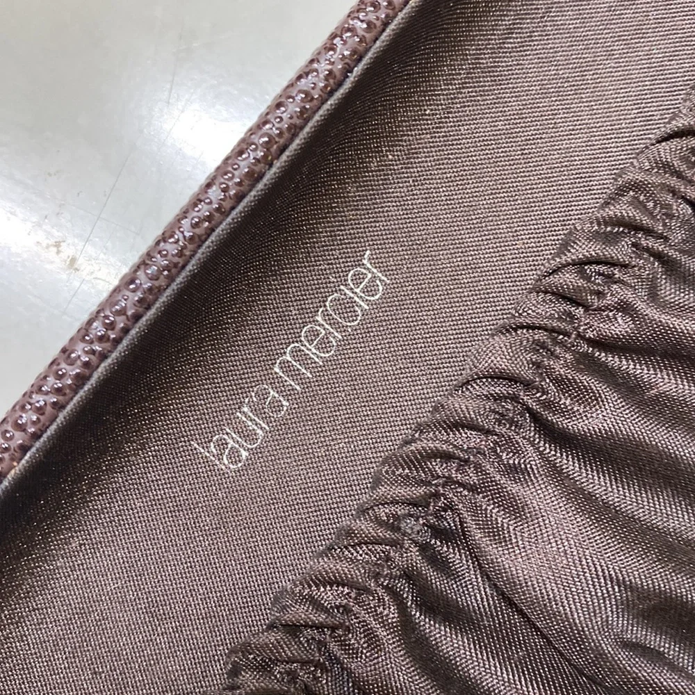 Laura Mercier- Makeup Case - Picture 3 of 8